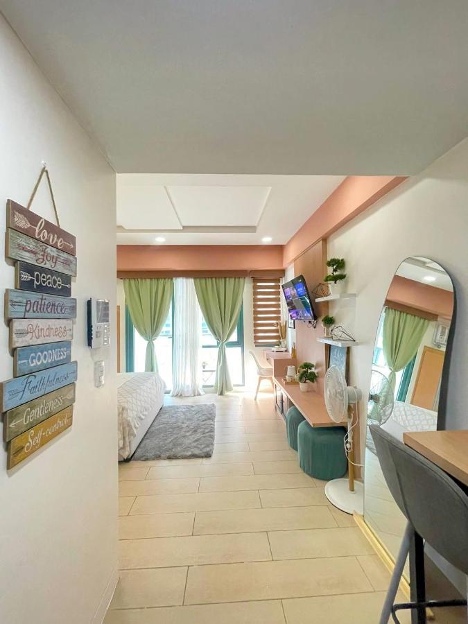 Two Palm Tree Villas Pasay Exterior photo