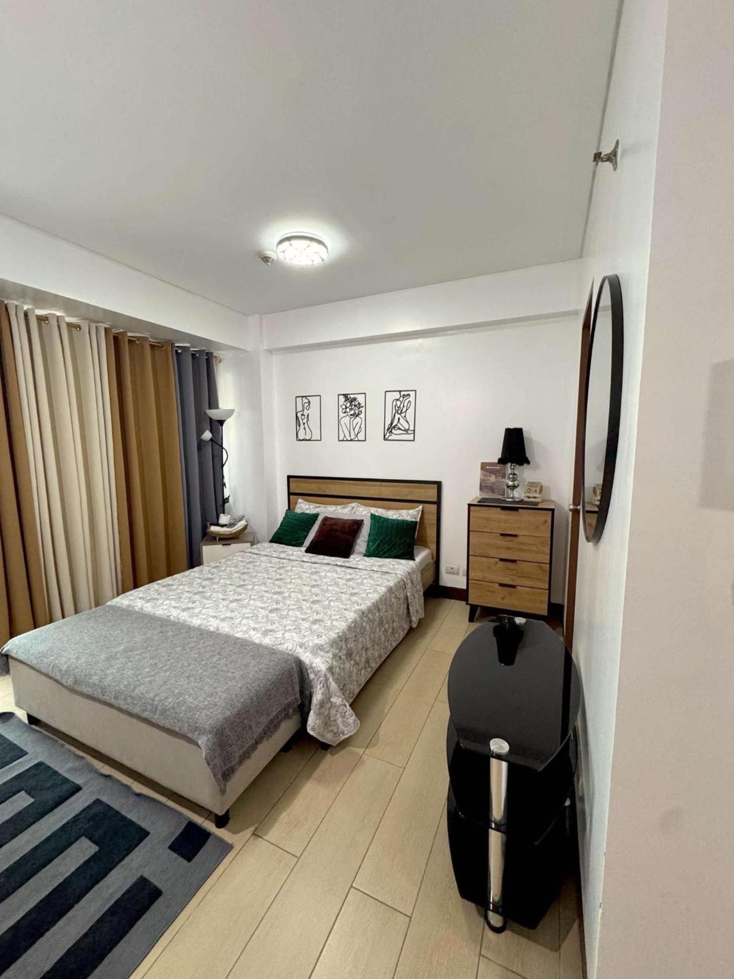 Two Palm Tree Villas Pasay Exterior photo