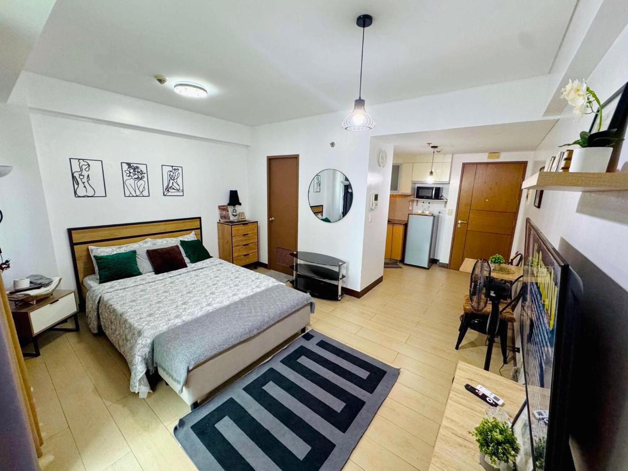 Two Palm Tree Villas Pasay Exterior photo