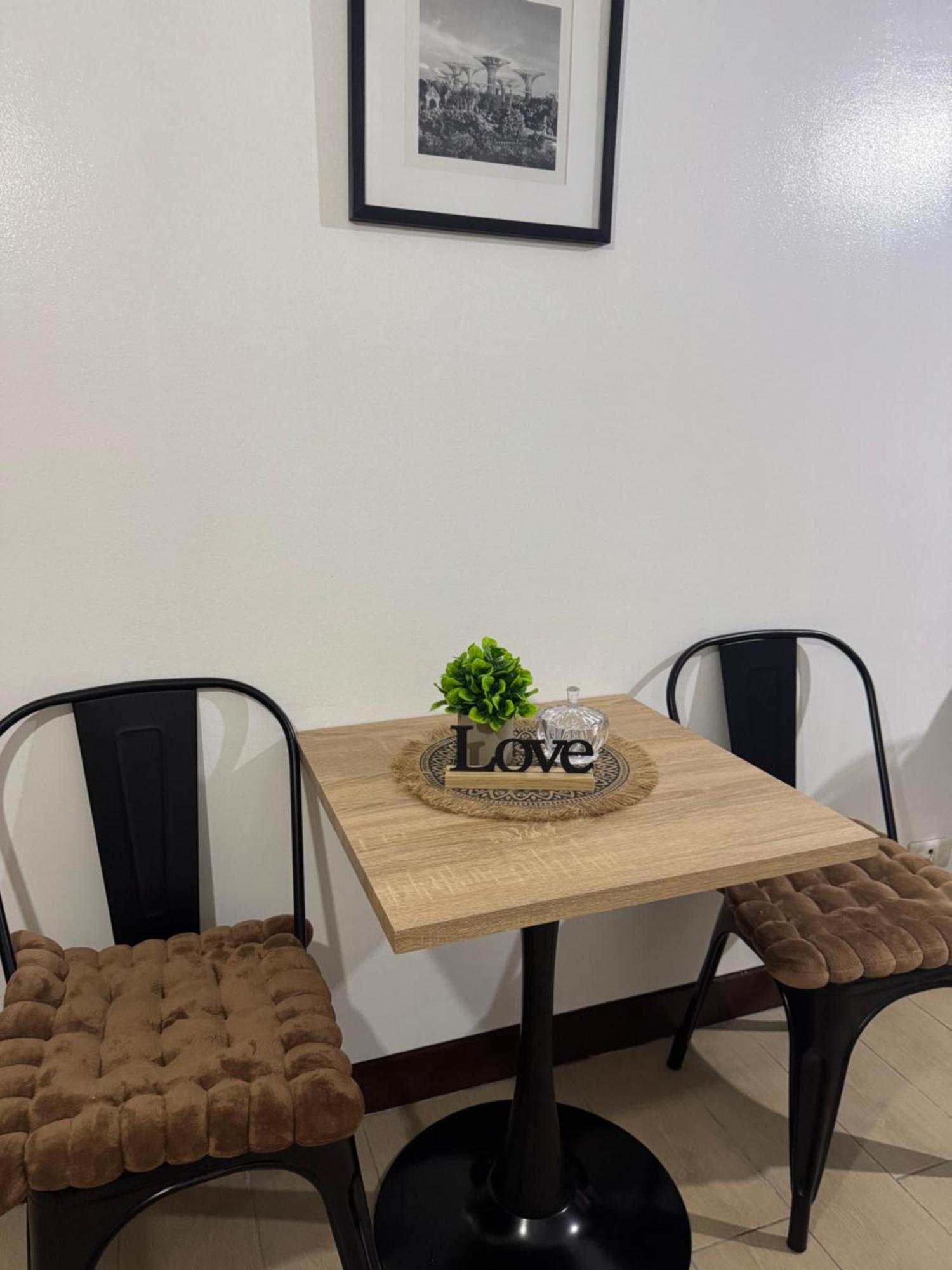 Two Palm Tree Villas Pasay Exterior photo